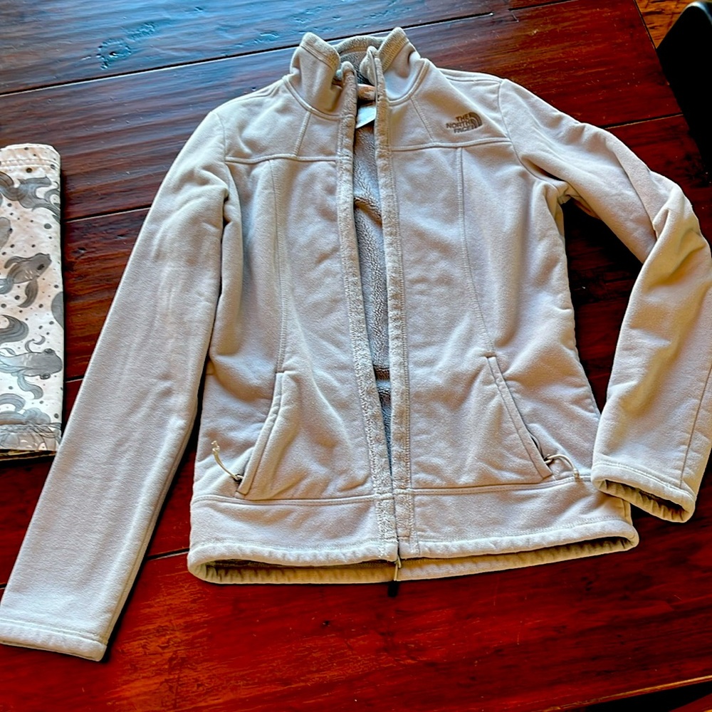 Light Gray North Face Women’s Fleece